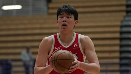 OB电竞登录入口-今日继续休战！杨瀚森因背伤再次缺战G联赛：赛前曾参加热身训练